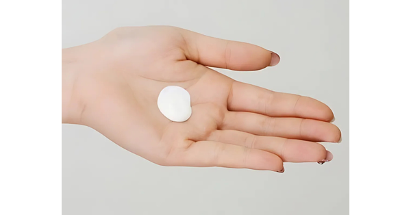 Dưỡng thể Nhật Hatomugi dành cho ban ngày có kết cấu dạng sữa lỏng