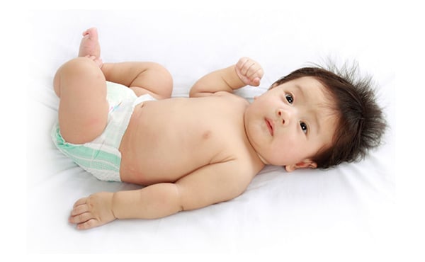 Mẹ nên chọn bỉm quần thay cho bỉm dán đối với bé từ trên 6 tháng tuổi Chọn bỉm quần thay cho bỉm dán với bé trên 6 tháng