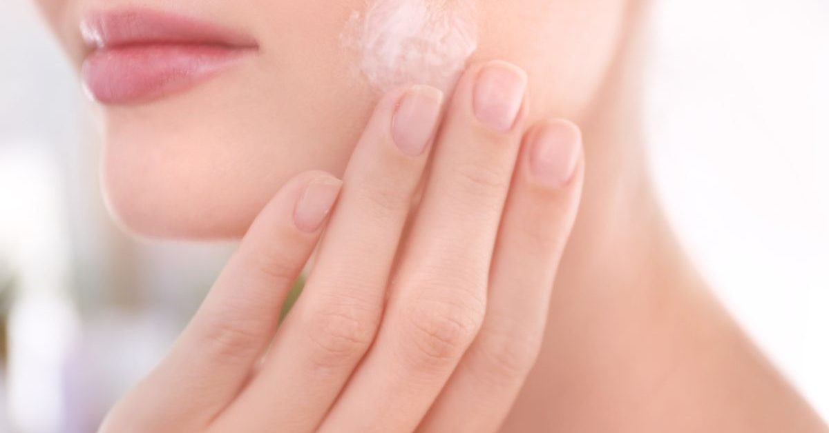 Dùng lotion để cấp ẩm sâu và làm dịu da