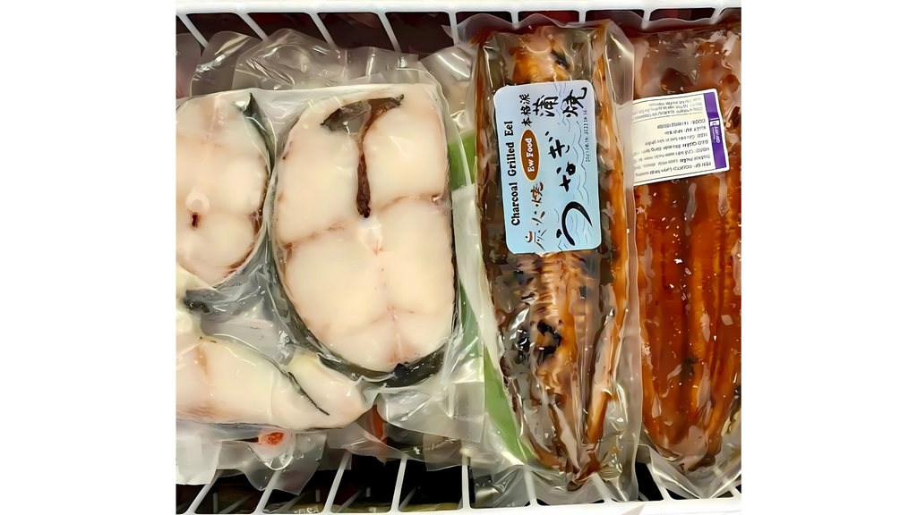 Cá, thịt heo, gà, vịt là những sản phẩm bán chạy trong mùa dịch (Ảnh: Đ.V)