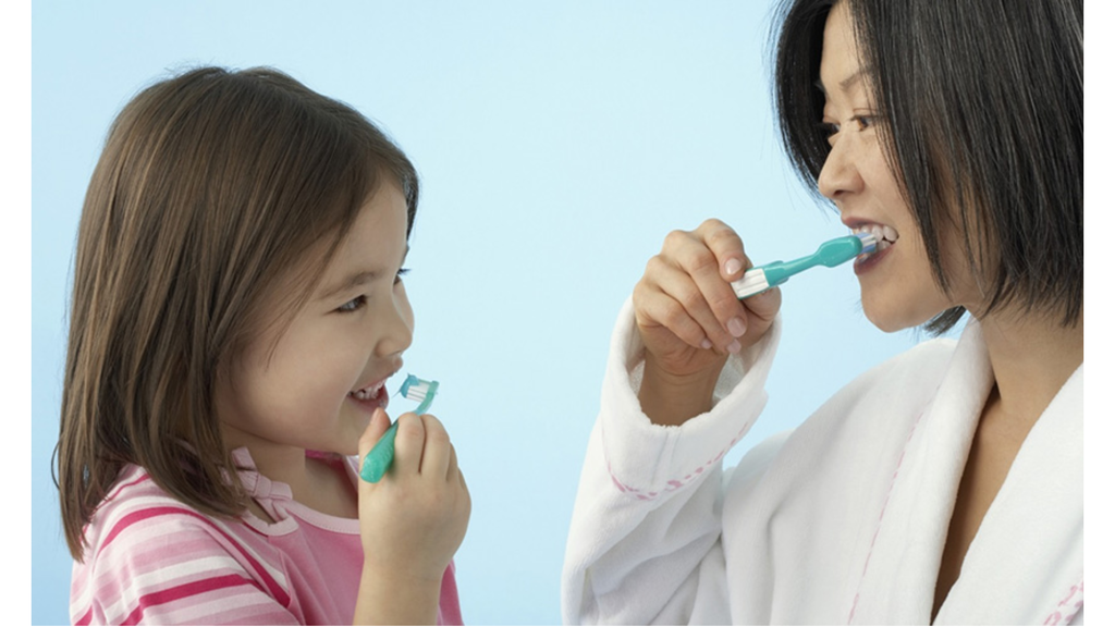 Cha mẹ nên rèn luyện thói quen vệ sinh cá nhân cho con từ sớm