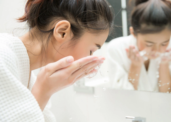Rửa sạch với nước kỹ lưỡng