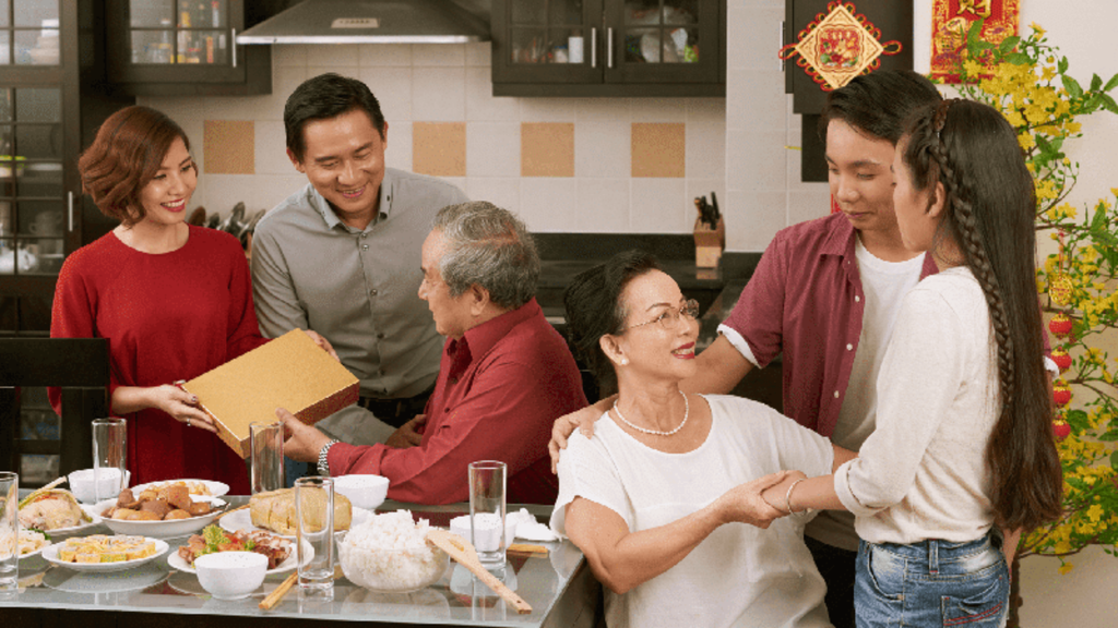 quà Tết cho bạn bè, người thân