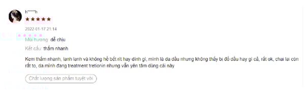 Người dùng nhận xét mùi hương sản phẩm dễ chịu, không gây bết rít, đổ dầu.