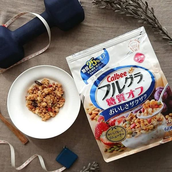 Thành phần ngũ cốc nguyên hạt giảm 30% đường 600g Calbee
