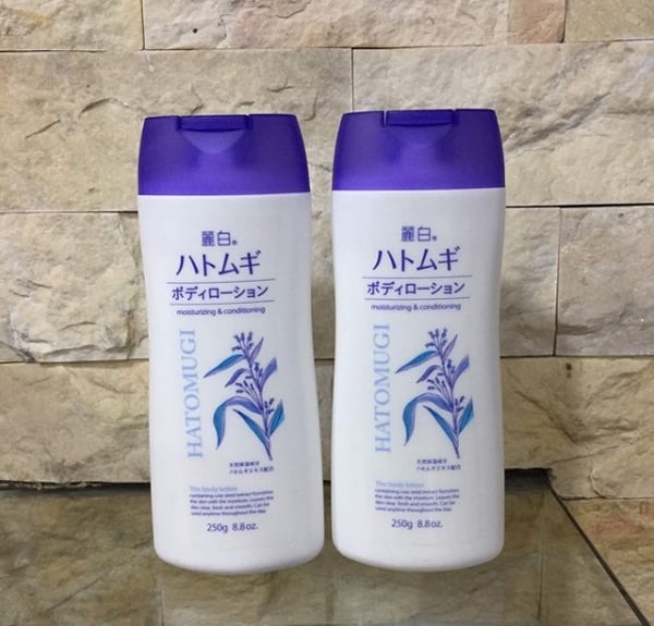 Sữa dưỡng thể Hatomugi ban đêm có bảng thành phần lành tính 