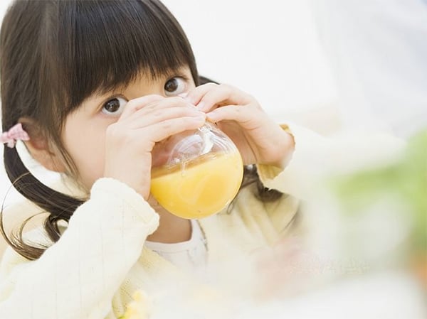 DHC vitamin C có thể dùng cho trẻ em từ 9 tuổi trở lên.