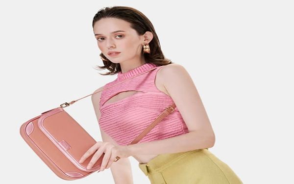Túi đeo nữ thời trang: Xu hướng phụ kiện cho mọi cô nàng hiện đại