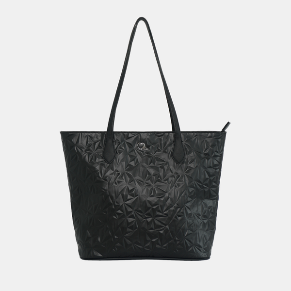 Túi tote đi biển là điểm nhấn cho outfit mùa hè