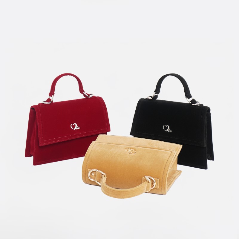 Túi đeo vai nữ dự tiệc chất liệu velvet mềm mại và sang trọng.