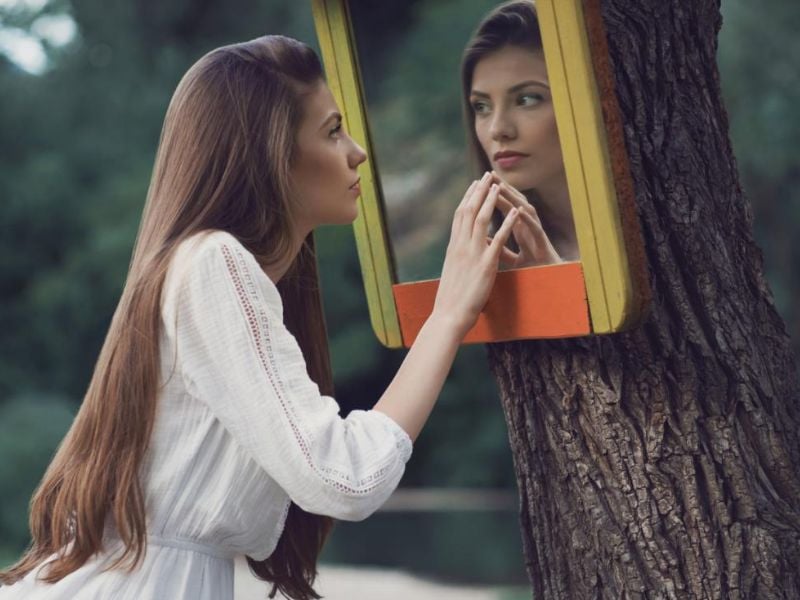 Ái kỷ là gì? Nguyên nhân, triệu chứng và cách điều trị