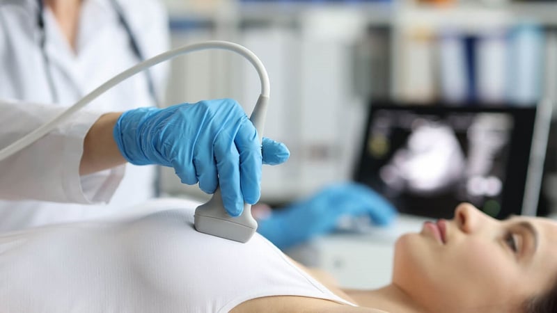 Áp xe vú: Triệu chúng, nguyên nhân và cách điều trị