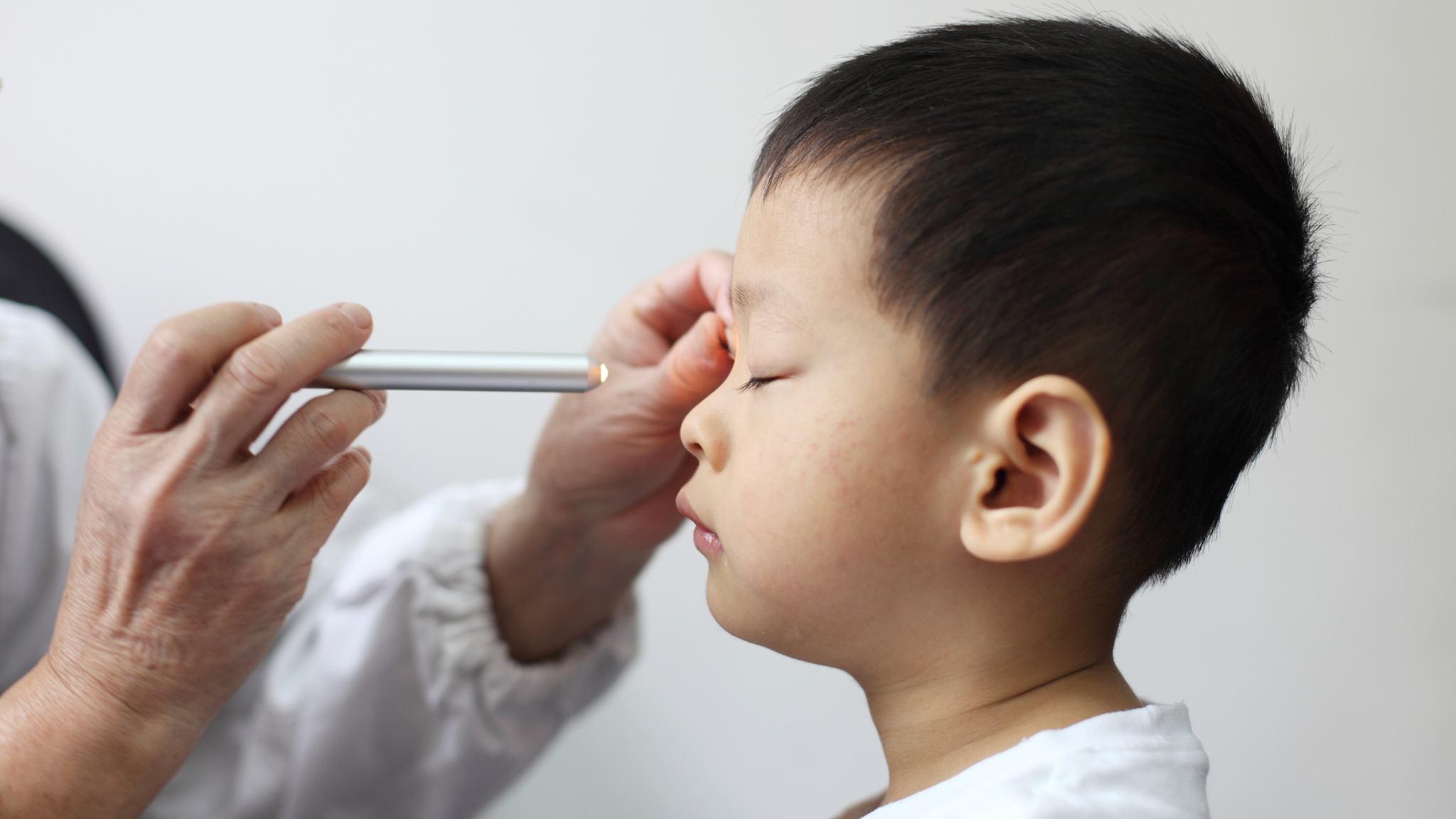 Viêm võng mạc là gì? Những vấn đề cần biết về viêm võng mạc