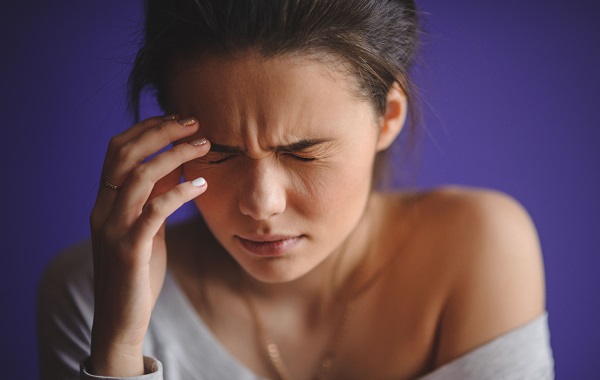 Đau nửa đầu: Triệu chứng, nguyên nhân và cách điều trị