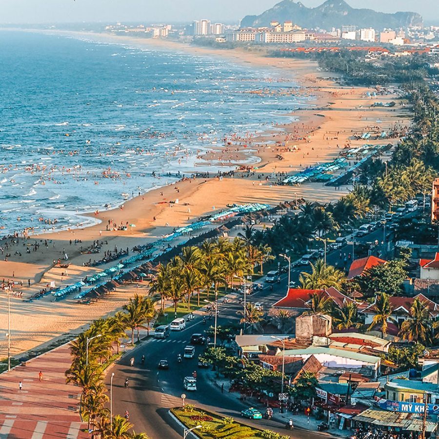 Đắm chìm trong vẻ đẹp thơ mộng của Bãi biển Mỹ Khê