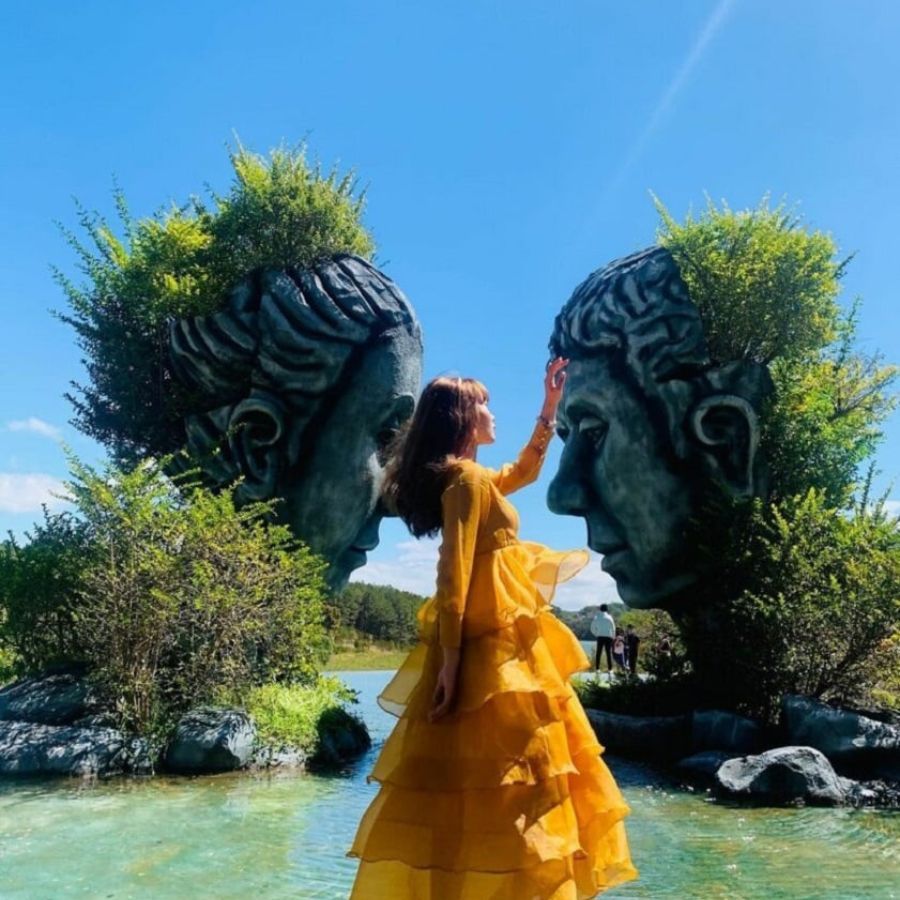 Hồ Vô Cực gọi mời bạn đến một thế giới khác