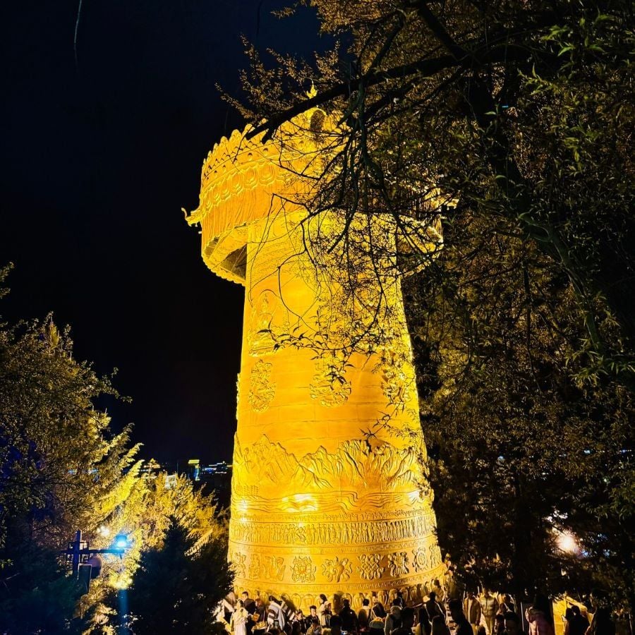 Chuyến du hành ngược thời gian đến Thành cổ Ánh Trăng huyền bí