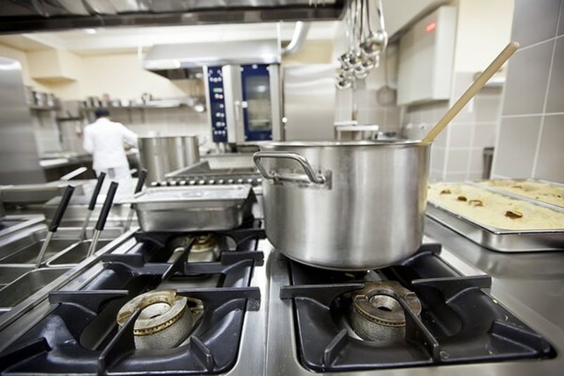 Hướng dẫn chọn mua bếp âu công nghiệp chất lượng cao