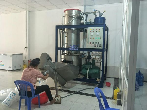 máy làm đá ống uống bia
