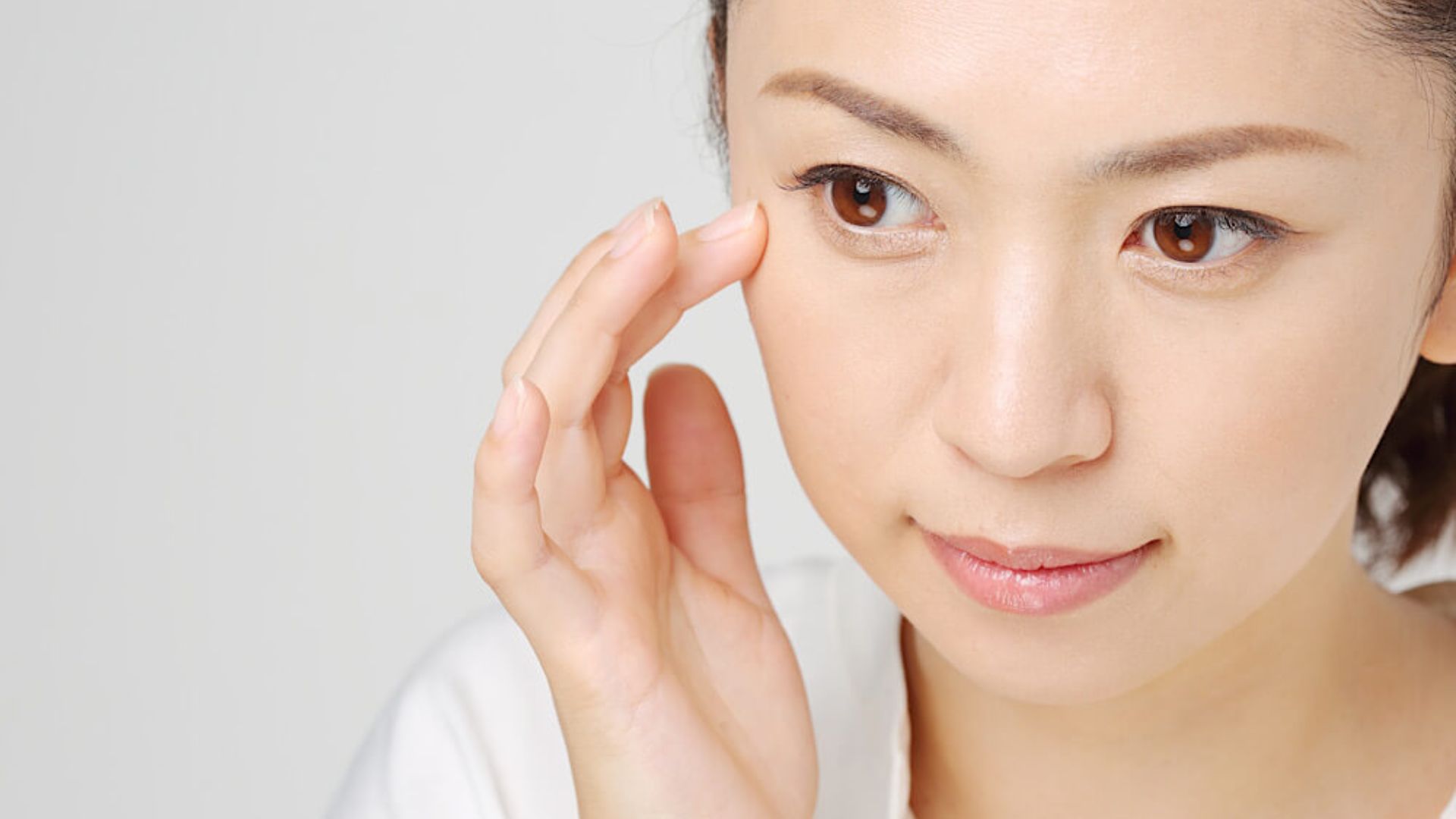 Cách sử dụng kem mắt đúng cách