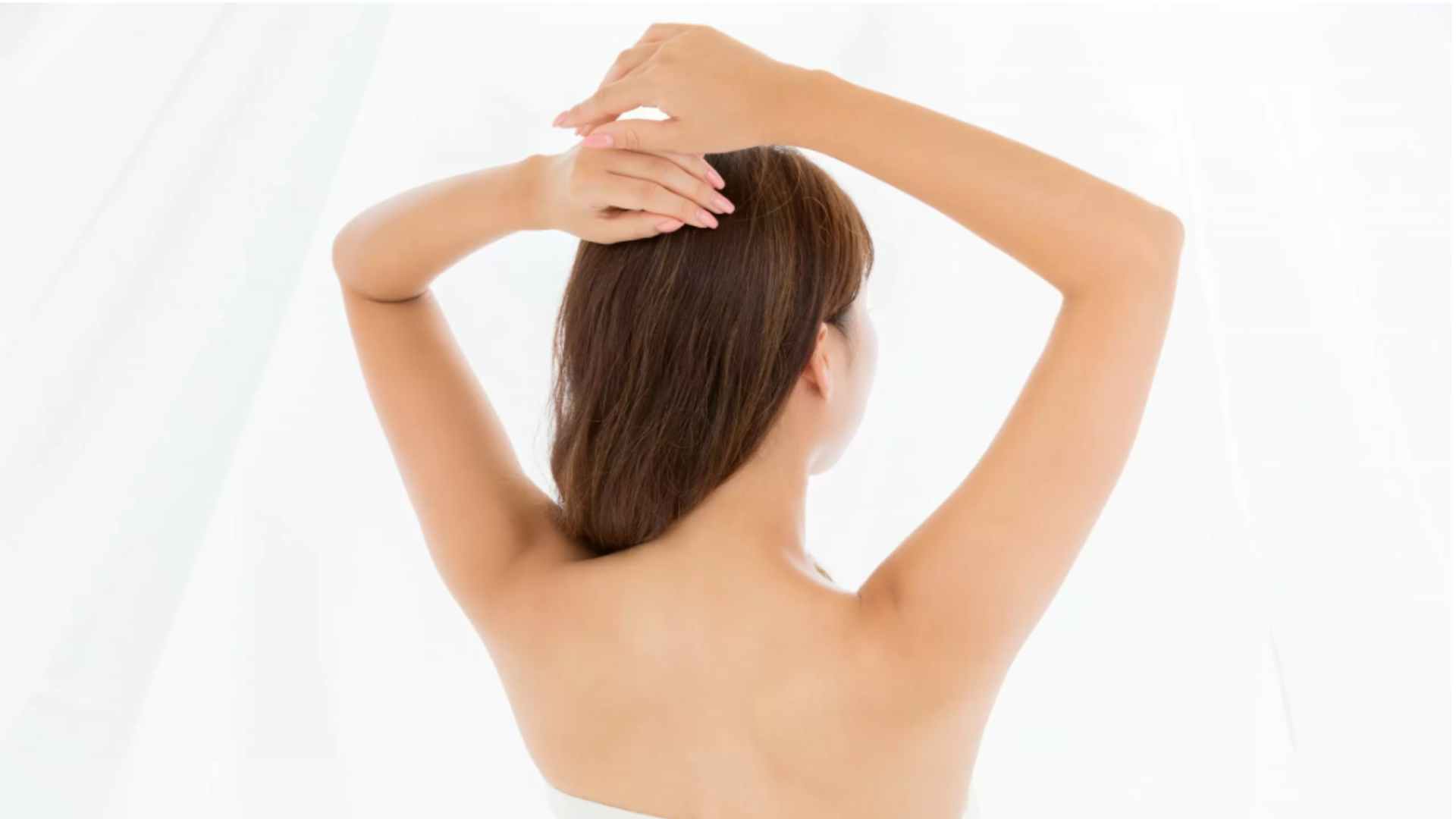 Nguyên nhân nào gây ra mụn trứng cá và mụn nhọt ở lưng?