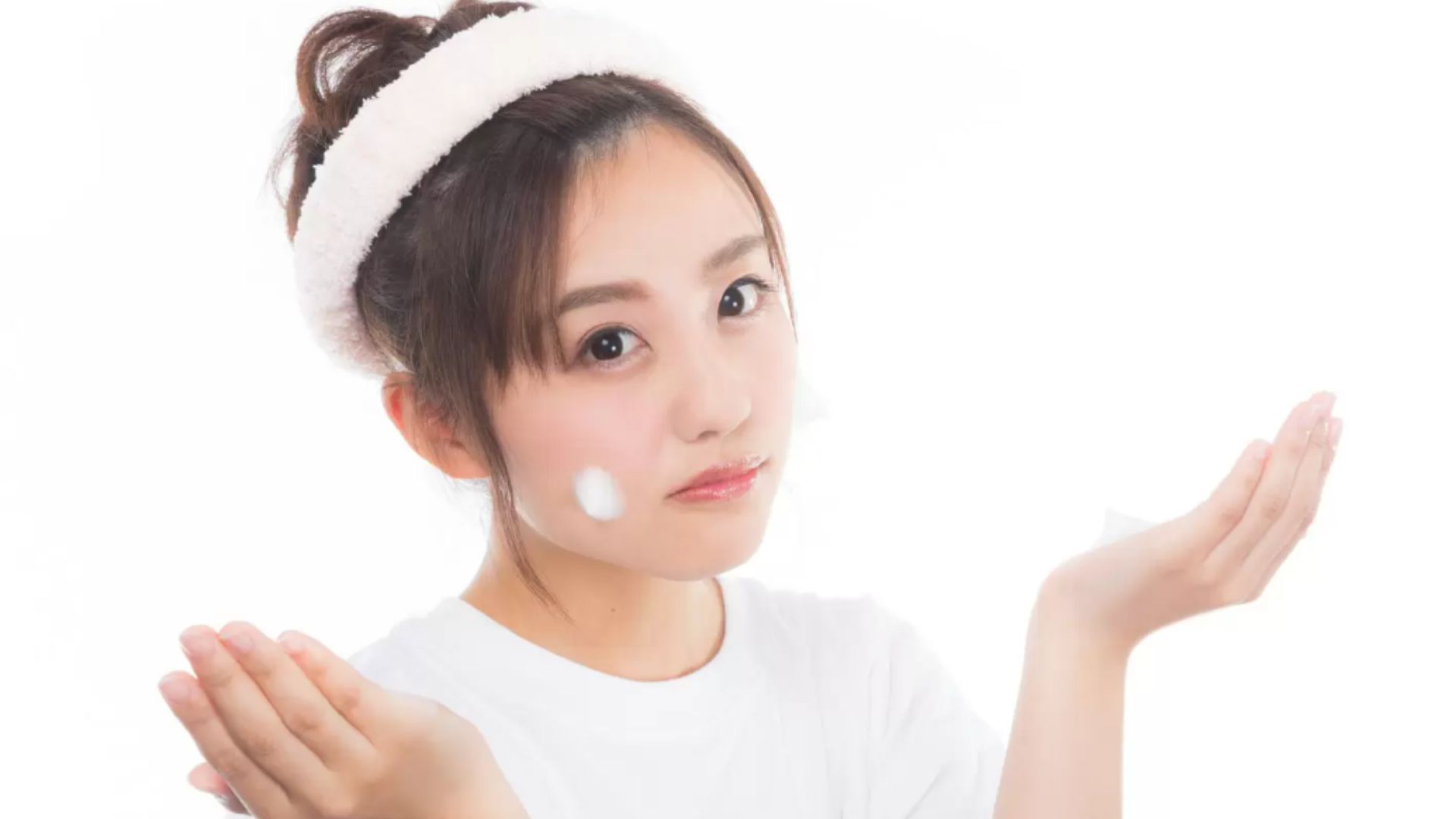 Tại Sao Sử Dụng Nước Ấm Rửa Mặt Là Tốt Nhất