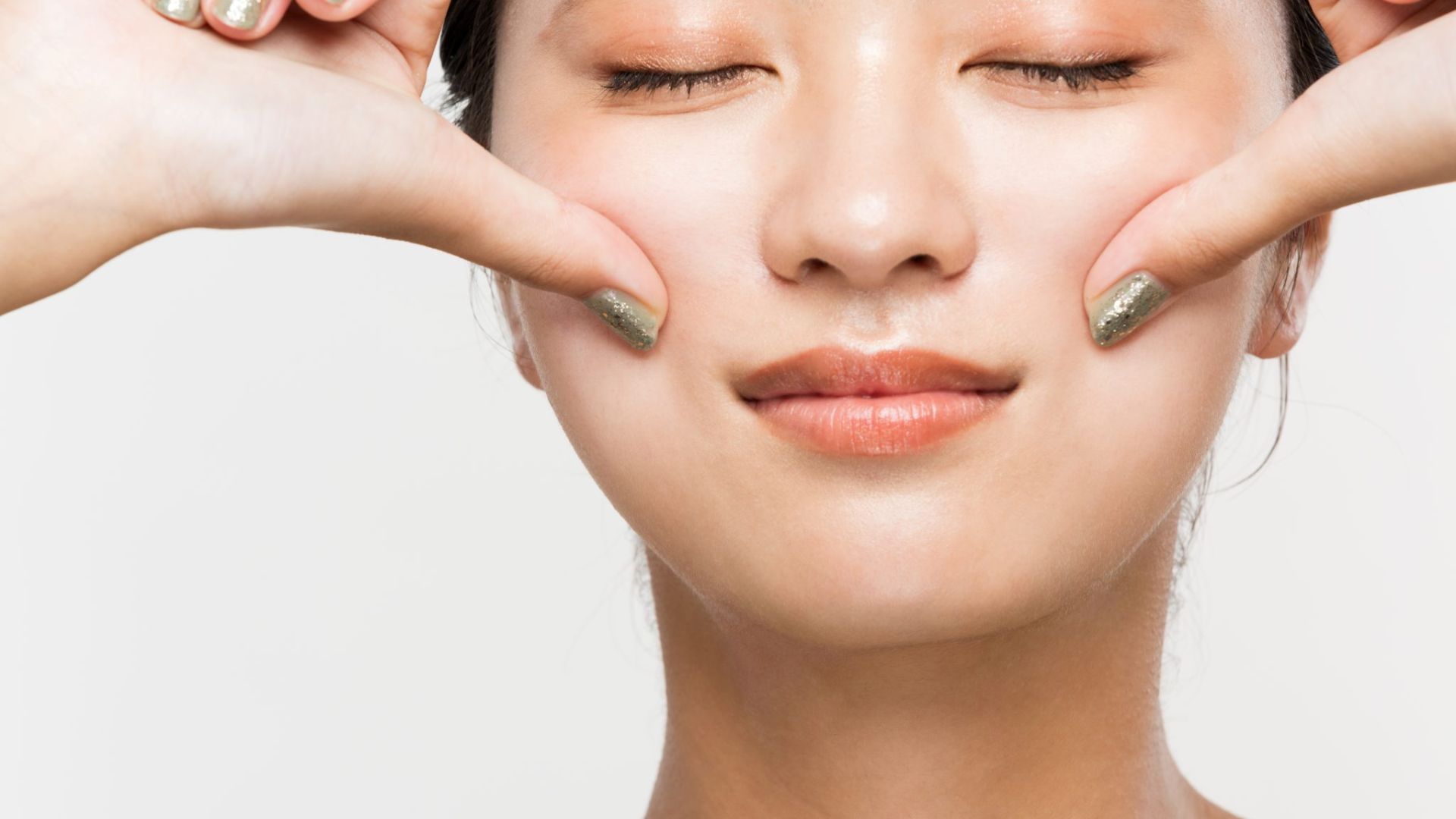 Phương pháp chăm sóc tại nhà cải thiện chảy xệ da mặt