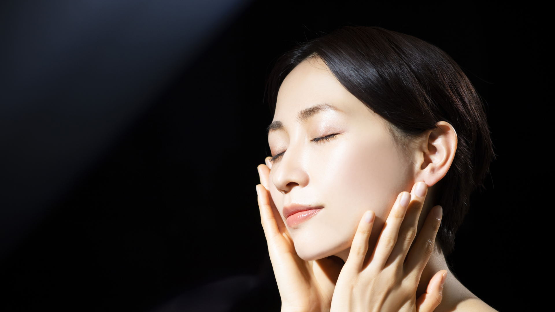 Cách ngăn ngừa và làm mờ vết đồi mồi thông qua chăm sóc da