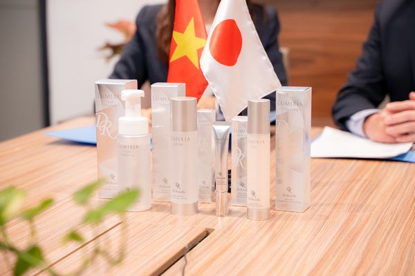 Lễ Ký Kết Hợp Đồng Phân Phối Độc Quyền Nhãn Hiệu LUMIXIA Tại Việt Nam: Mở Ra Cánh Cửa Cho Vẻ Đẹp Chuẩn Nhật