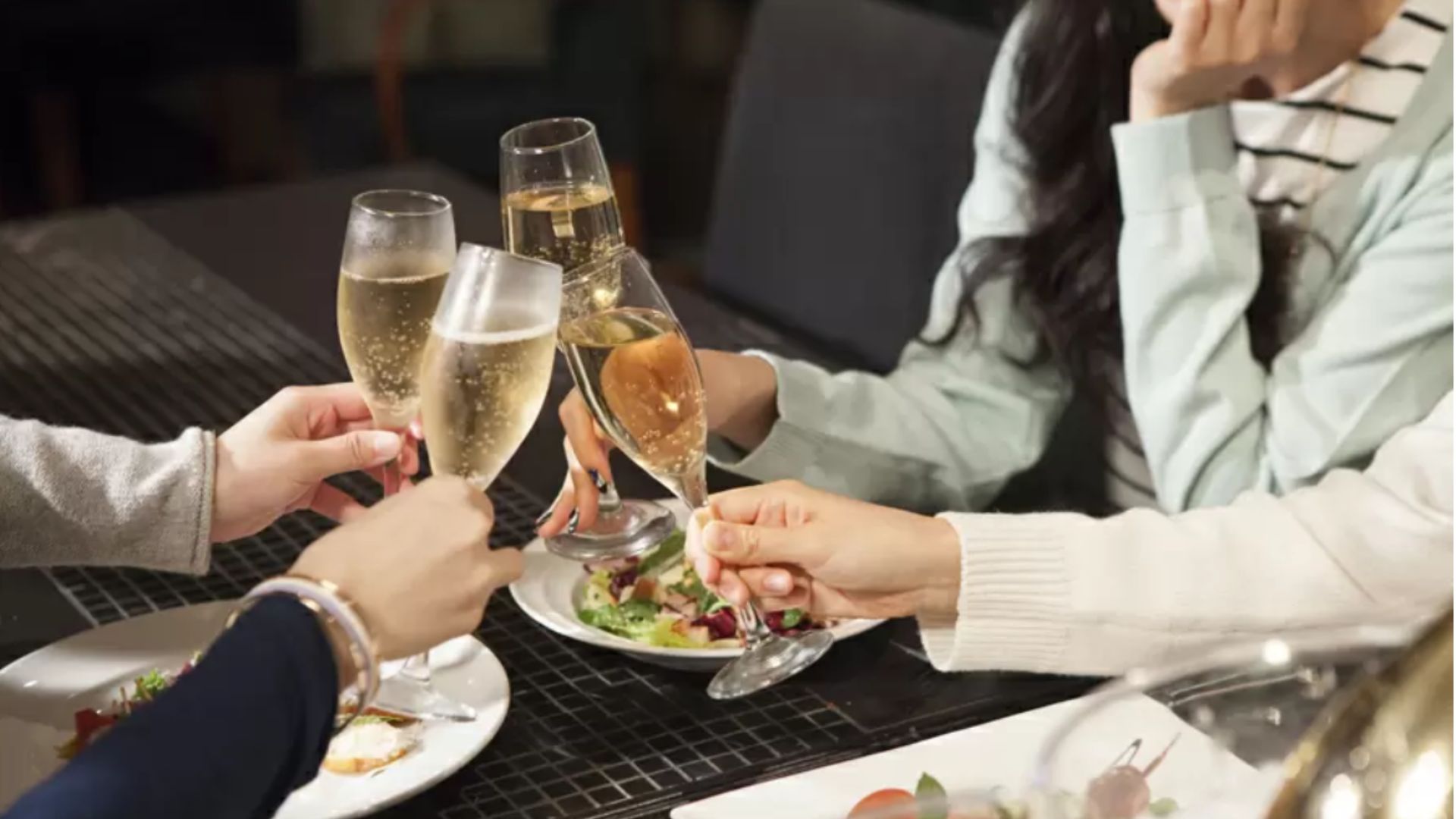 Có phải rượu làm khô da?
