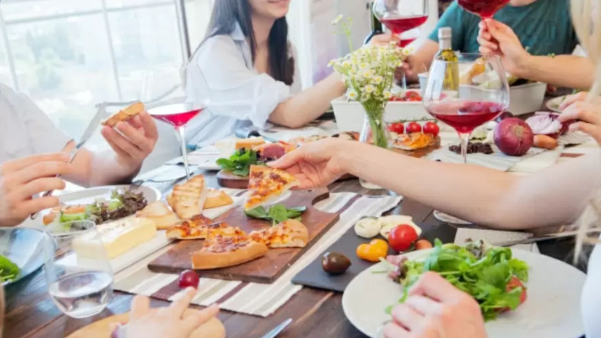 Bã nhờn trong lỗ chân lông có liên quan đến chế độ ăn uống hàng ngày của bạn không?