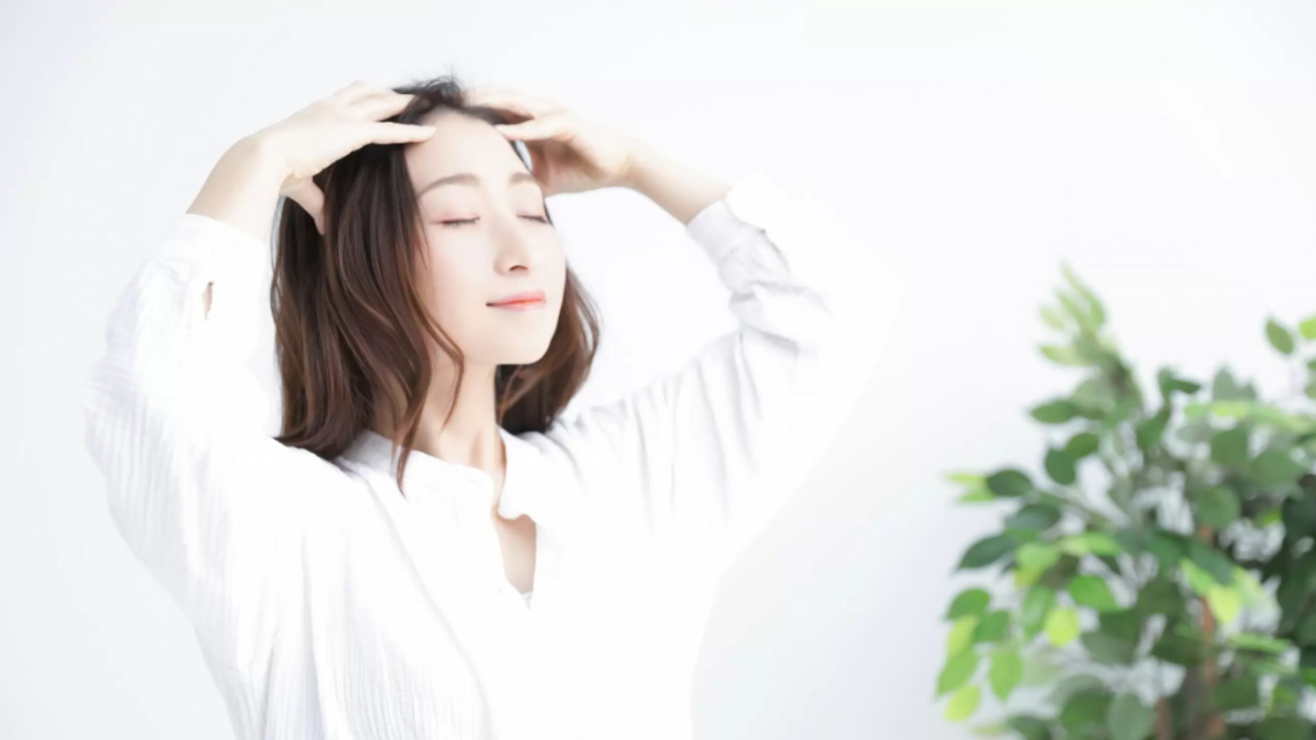 Cách gội đầu, phương pháp massage và các sản phẩm chăm sóc da đầu cho mùa hè