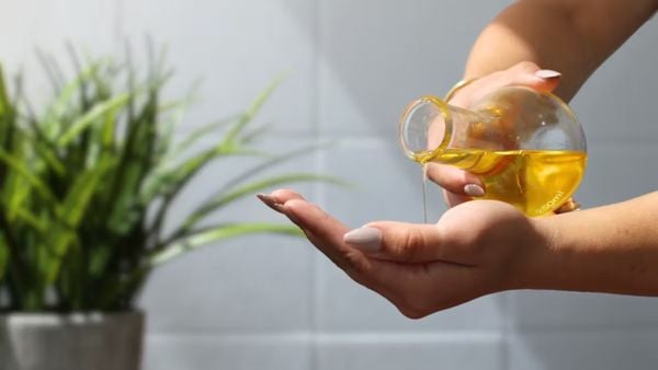 Tinh Dầu Thiết Yếu Hỗ Trợ Da Đầu & Tóc