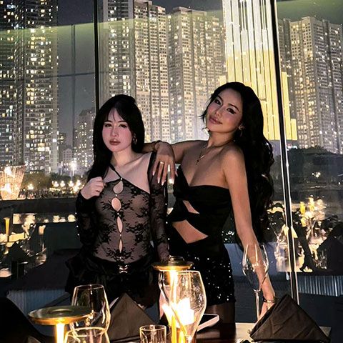 CHILLING IN STYLE WITH 𝐇𝐎𝐒𝐇𝐈𝐘𝐎