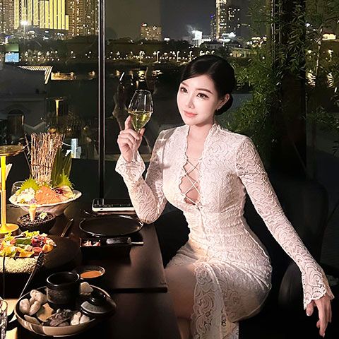 𝐓𝐡𝐞 𝐦𝐨𝐬𝐭 𝐛𝐞𝐚𝐮𝐭𝐢𝐟𝐮𝐥 𝐥𝐚𝐝𝐲 𝐭𝐨𝐧𝐢𝐠𝐡𝐭