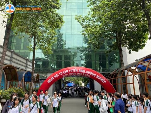 GIÁO DỤC XANH TẠI HUIT OPEN DAY – ĐỒNG HÀNH CÙNG SINH VIÊN CHINH PHỤC IELTS
