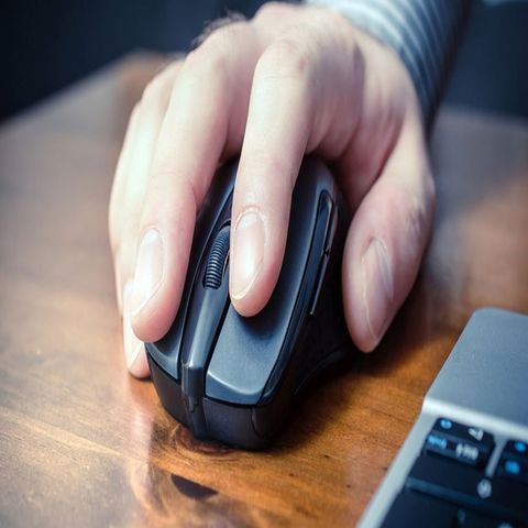 Hướng Dẫn Chi Tiết Cách Kết Nối Chuột Không Dây Vào Laptop Dễ Dàng