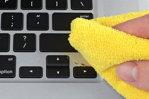 Bật Mí Vệ Sinh Bàn Phím Laptop Và Máy Tính Để Bàn Đơn Giản, Sạch, Hiệu Quả