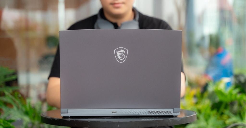 Laptop Gaming MSI Thin 15 B13VE 2824VN cho sinh viên kế toán