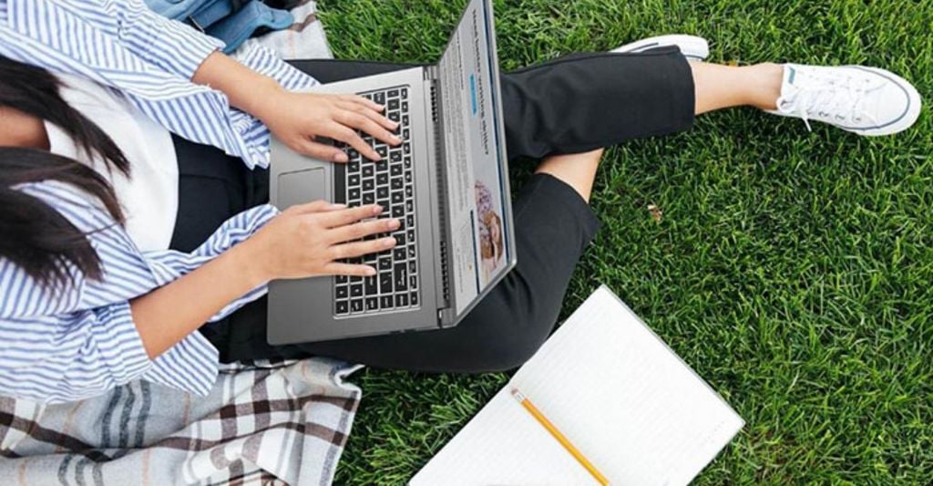 ánh sáng ngoài trời sẽ ảnh hưởng đến độ sáng màn hình