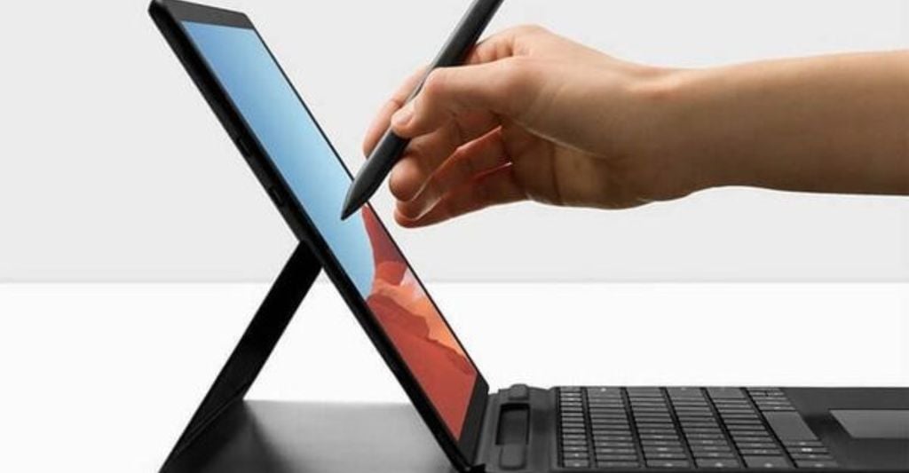 Laptop màn hình cảm ứng có 2 loại điện trở và điện dung