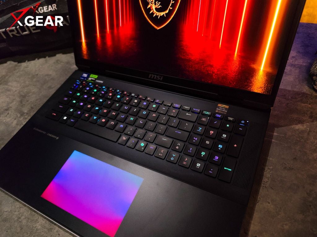 Hình ảnh thật Laptop Gaming MSI Titan 18 HX AI A2XWJG 035VN