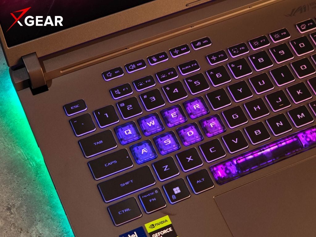 laptop asus rogstrix g16 sở hữu bàn phím RGB 4 vùng