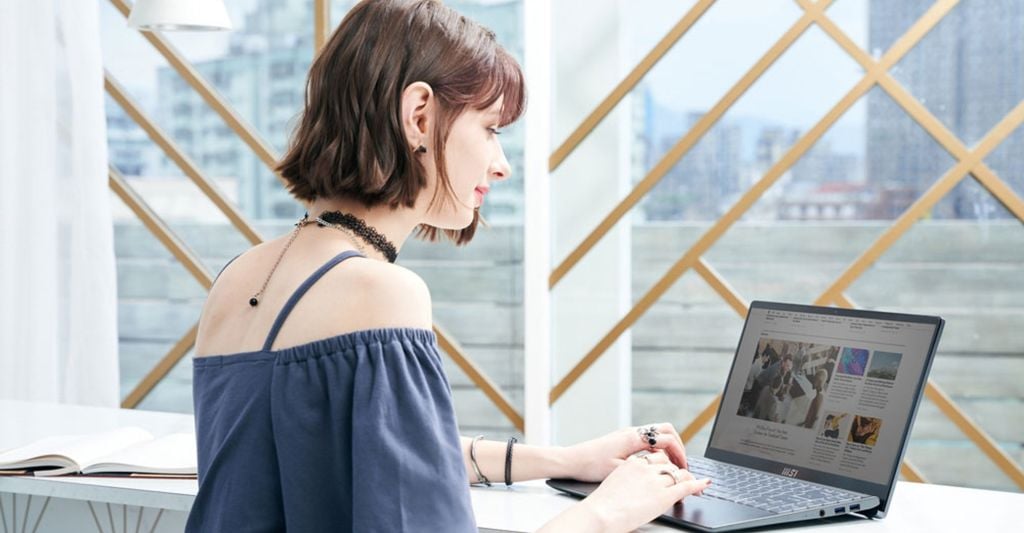 laptop cho sinh viên sư phạm cần thiết kế thanh lịch gọn nhẹ