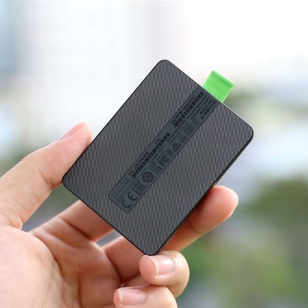 chọn laptop cho sinh viên Marketing chọn ở cứng ssd