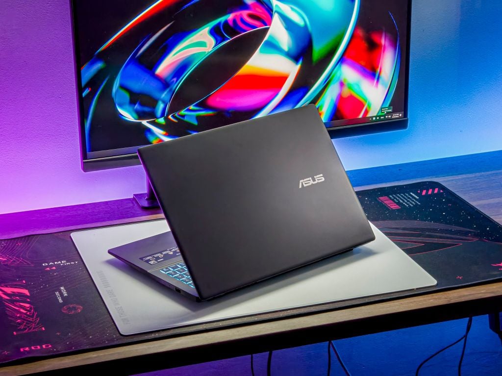 Laptop Gaming Asus AI V16 V3607VH-RP025W sở hữu thiết kế thanh lịch mỏng nhẹ