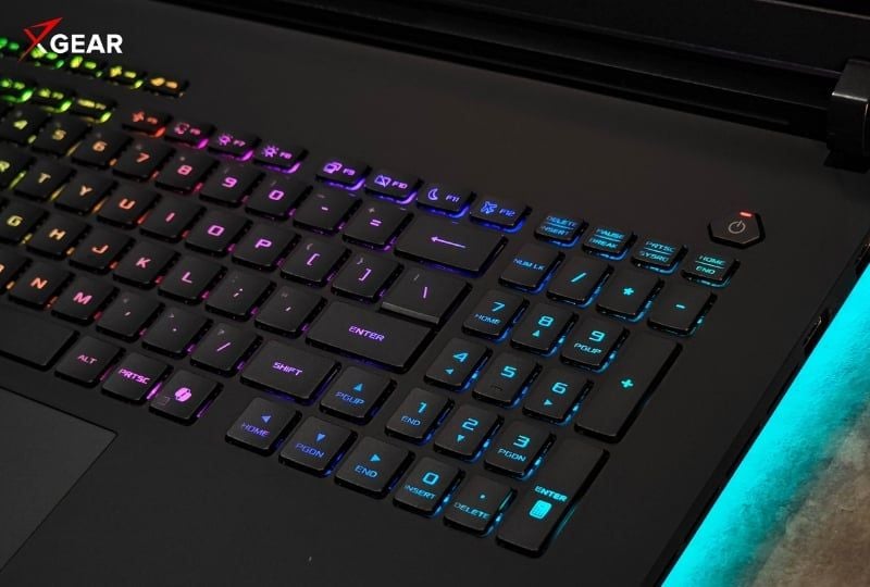 Laptop Gaming ASUS ROG Strix SCAR 18 bàn phím hiện đại