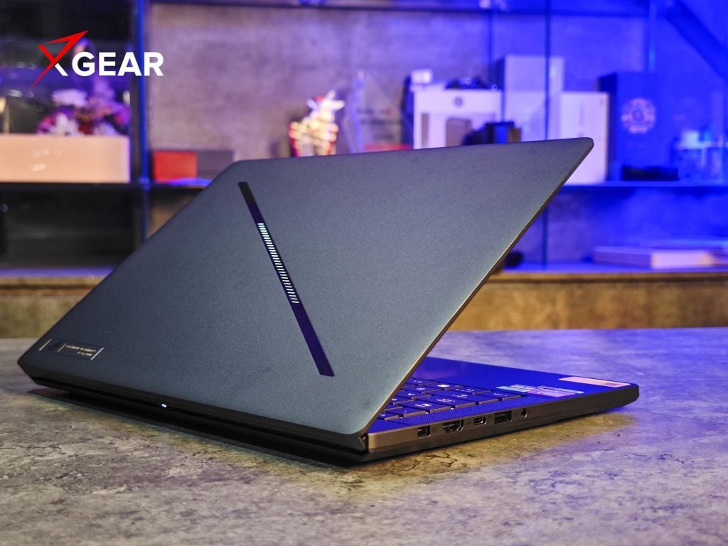 Laptop Gaming Asus ROG Zephyrus G14 GA403WW-QS098WS thiết kế mỏng nhẹ dành cho game thủ năng động