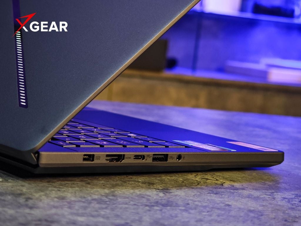 laptop gaming asus rog zephyrus g14 ga403ww qs136ws hệ thống âm thanh sống động, cổng kết nối đa đạng