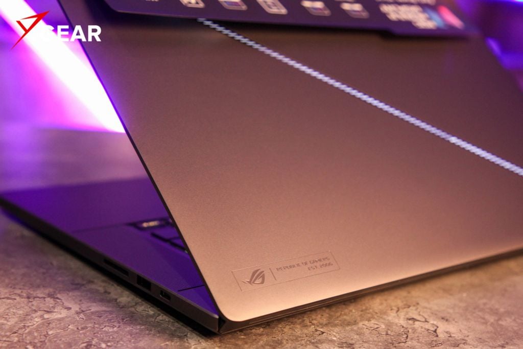 Laptop Gaming Asus ROG Zephyrus G16 GU605CR-QR107W kết nối không dây hiện đại
